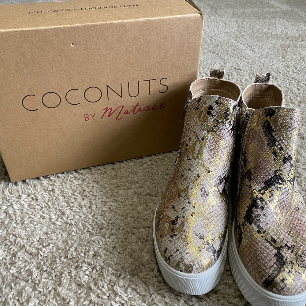 Matty- Gold Metallic Snake skin sneakers
